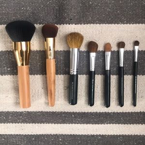 Tarte and Bare Minerals makeup brushes